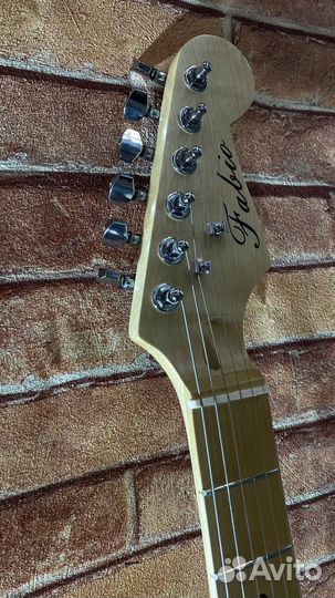 Комплект для начинающего гитариста электрогитара