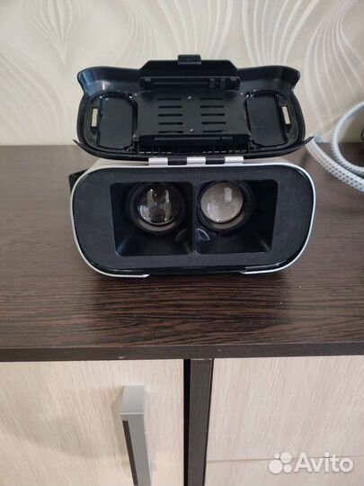 Очки виртуальной реальности с джойстиком для телеф