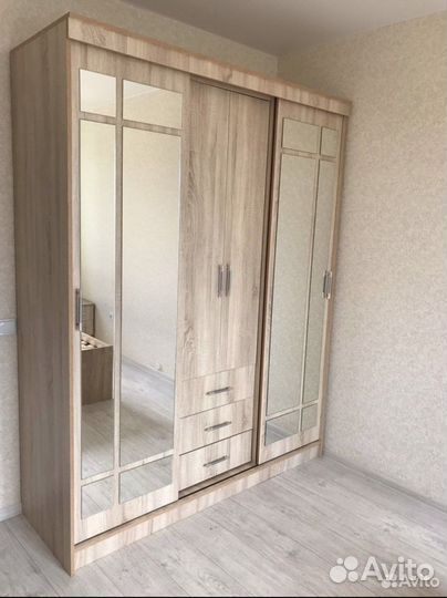 Шкаф купе распашной