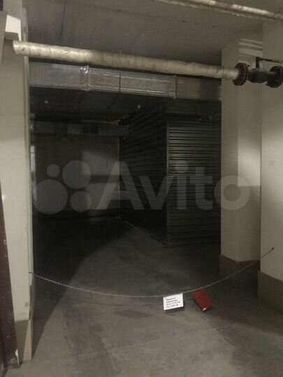 Машиноместо, > 30 м²