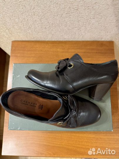 Полуботинки женские кожаные Carnaby 39