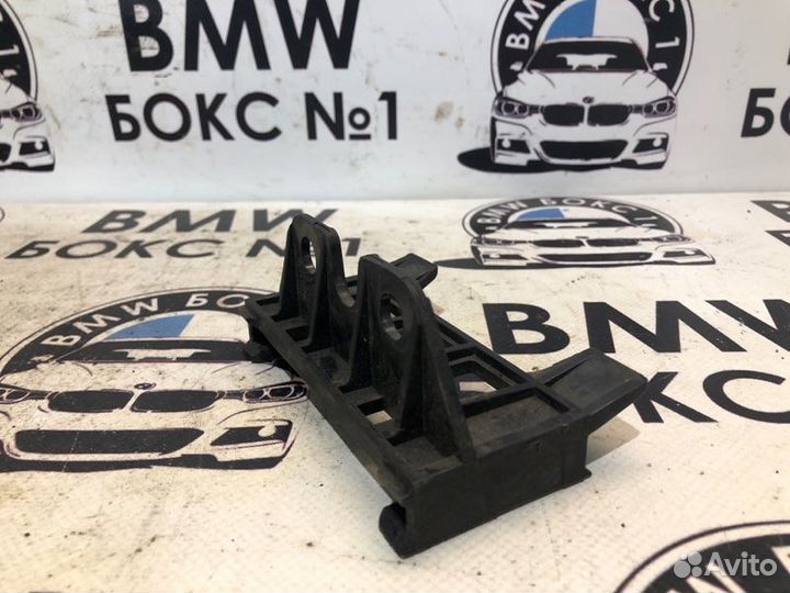 Крепление бампера заднее Bmw 5 E39 M54B25 2002