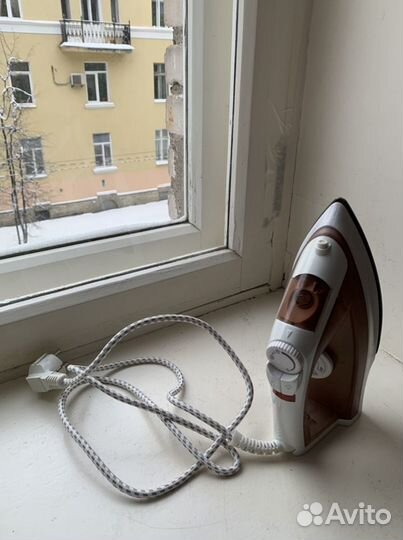 Утюг Sinbo SSI-2868