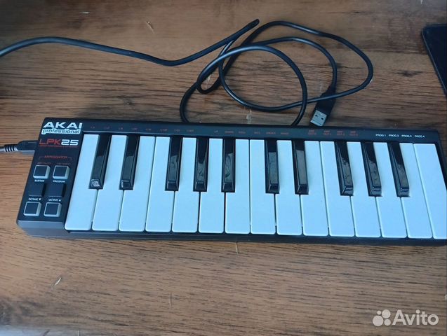 Akai LPK25 миди-клавиатура