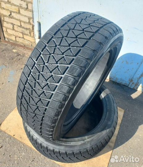 Bridgestone Blizzak DM-V2 275/50 R22