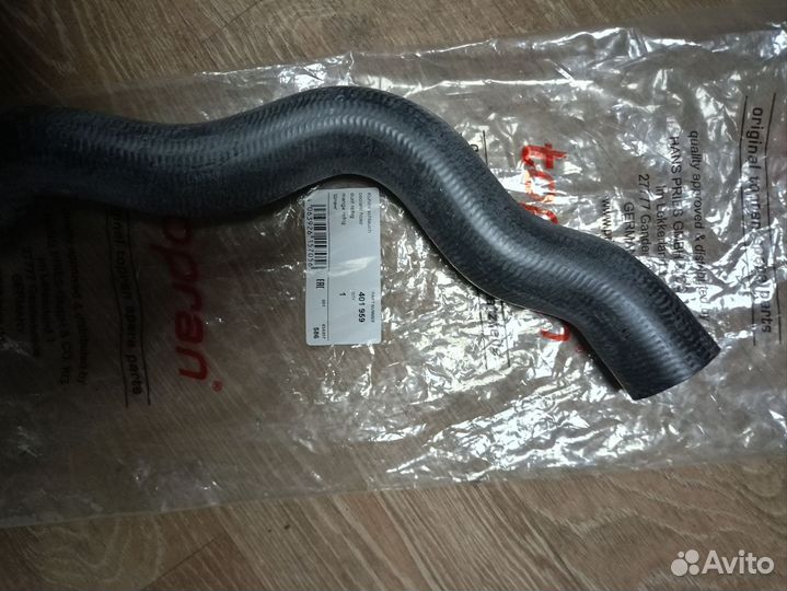 Патрубок радиатора охлаждения Mercedes C-Class