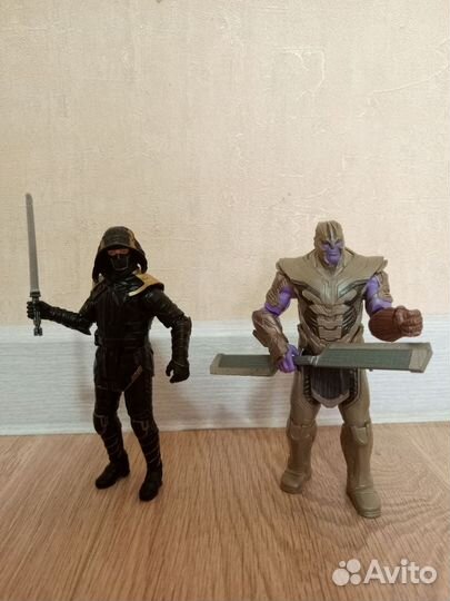 2 игрушки из Мстители