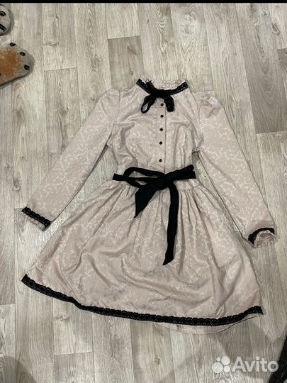 Платье из твида 44