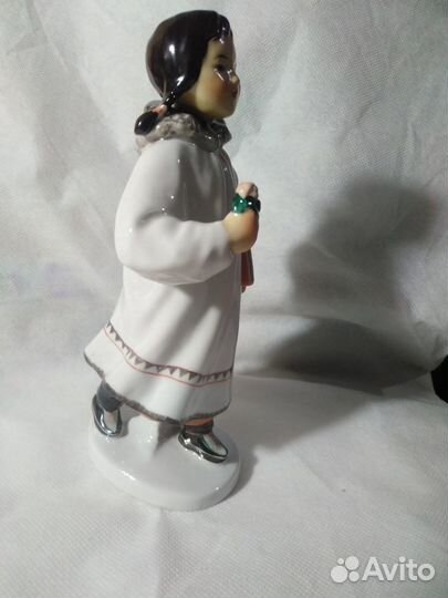 Статуэтка Якутка с цветком лфз