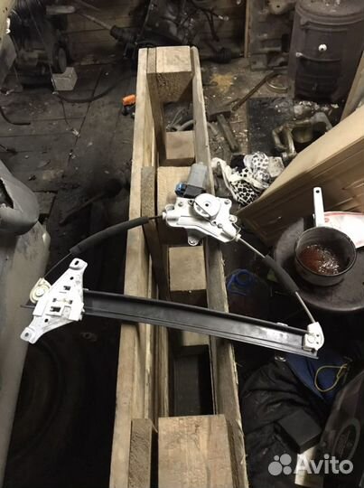 Передний правый стеклоподъемник Chevrolet Lacetti