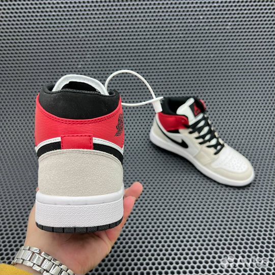 Кроссовки Nike Air Jordan 1 Retro High
