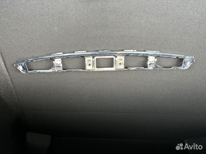 Накладка багажника Camry 70 хром оригинал