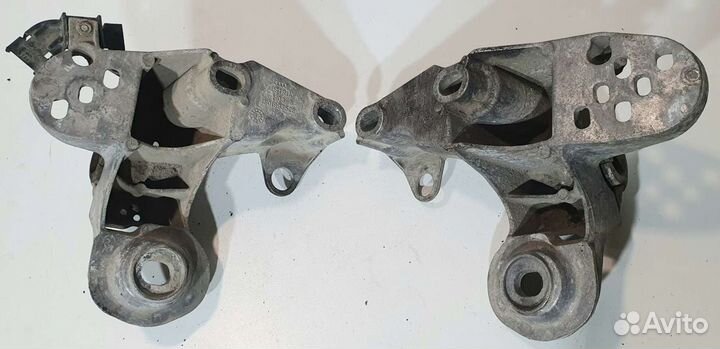 Кронштейн опоры двигателя Audi A4 B5, VW Passat B5