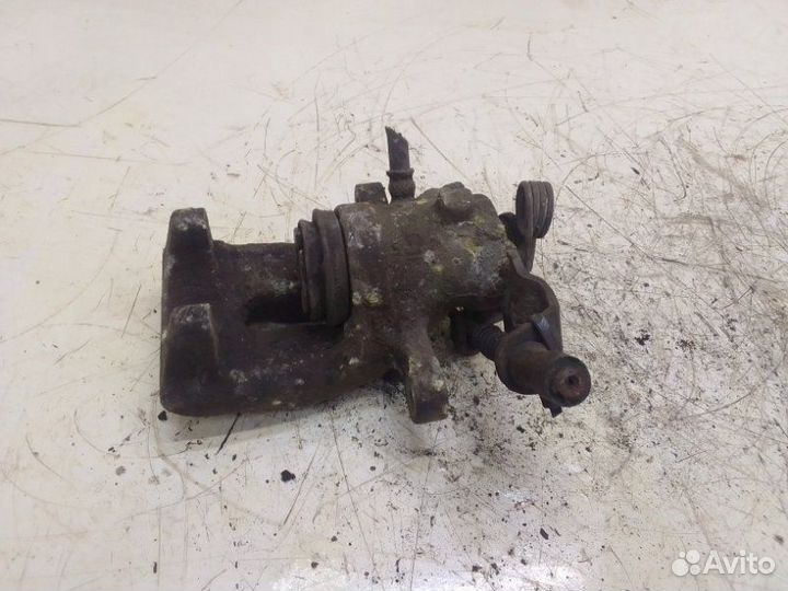 Тормозной суппорт задний правый Opel Zafira B 2008