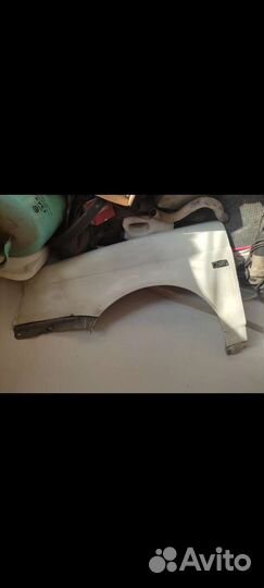 Крыло переднее левое priora