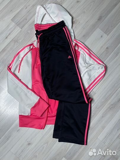 Оригинальный спортивный костюм adidas
