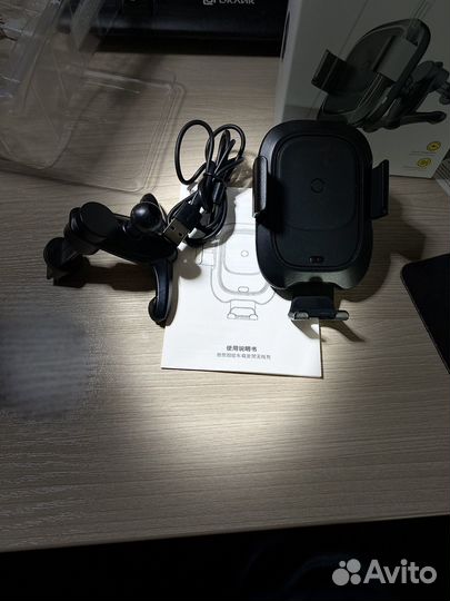 Держатель для телефона в машину с зарядкой Baseus