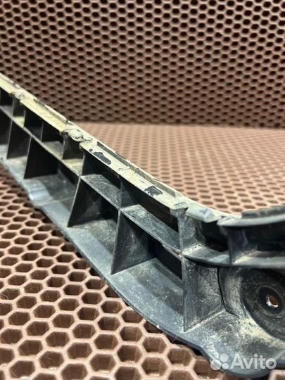 Кронштейн бампера задний левый Volkswagen Passat