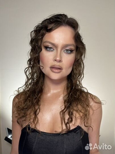 Визажист бровист