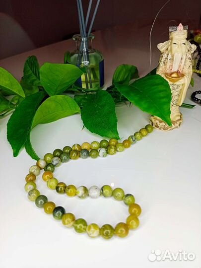 Натуральный нефрит нитью 36 см