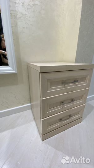 Тумба прикроватная