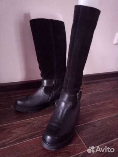 Продаются сапоги