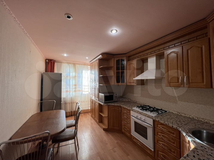 2-к. квартира, 72 м², 8/10 эт.