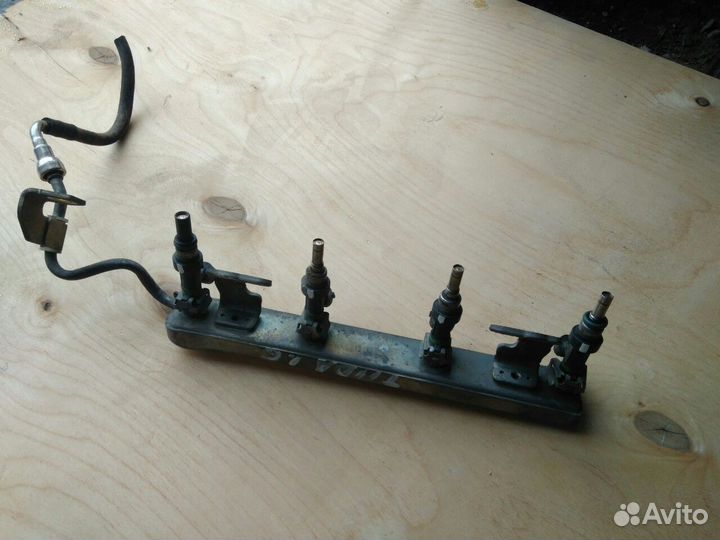 Топливная форсунка рампа для Ниссан Тиида Ц11 2007