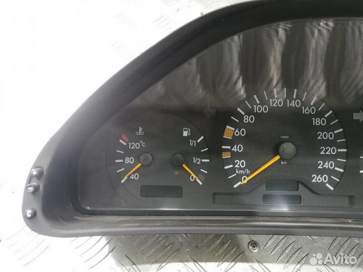 Приборная панель Mercedes W208 CLK