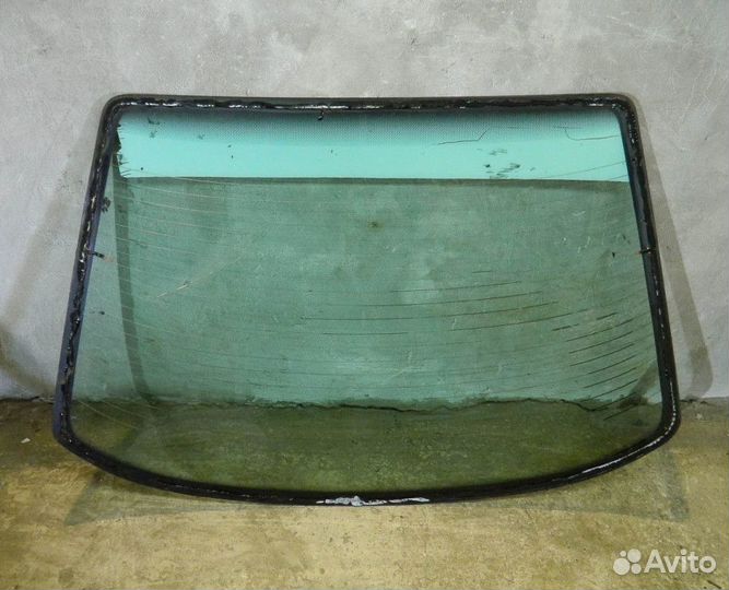 Стекло заднее Audi 80 B3