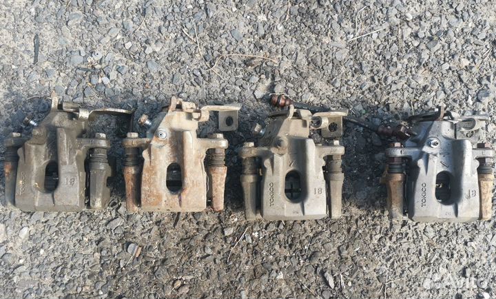 Задний суппорт Toyota Corolla E15 левый Auris