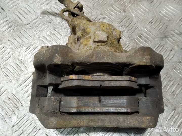 Суппорт передний левый Volkswagen Passat b3 b3