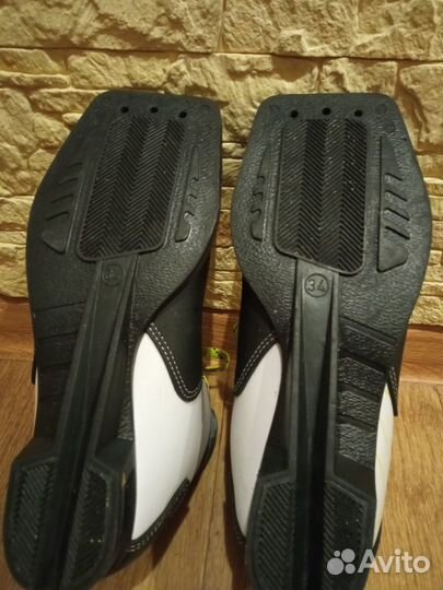 Продам детские лыжные ботинки