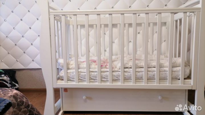 Детская кровать с маятником