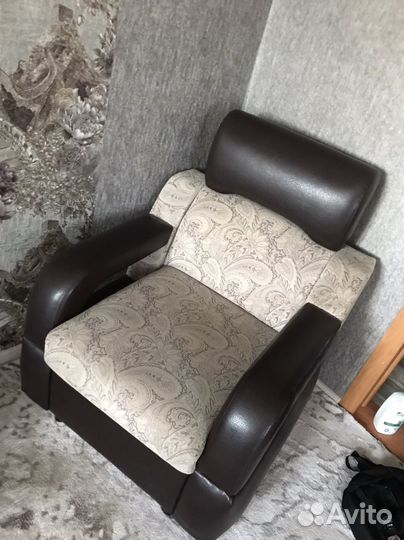 Диван с креслом