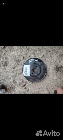 Шкив помпы на Mitsubishi Lancer 9