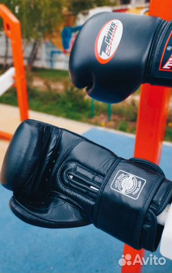 Боксерские перчатки twins 14