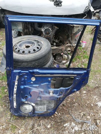 Дверь Мазда Демио 1