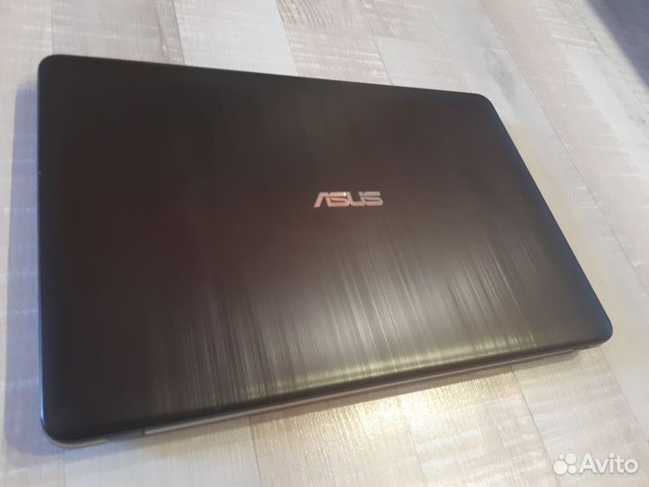 Asus свежий 15,6