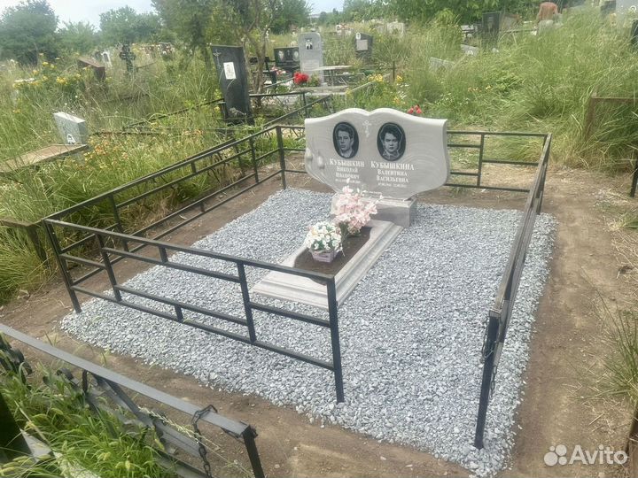 Памятники на кладбище от производителя