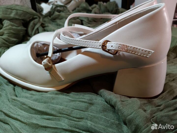 Туфли женские белые