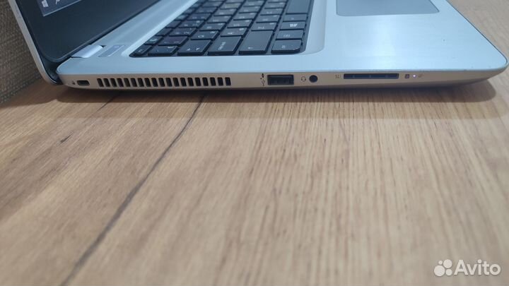 Ноутбук HP (FullHD/i3-7100u/8гб озу/SSD 240)