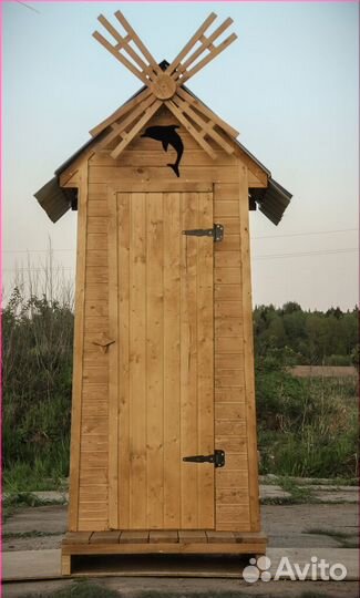 Уличный туалет деревянный