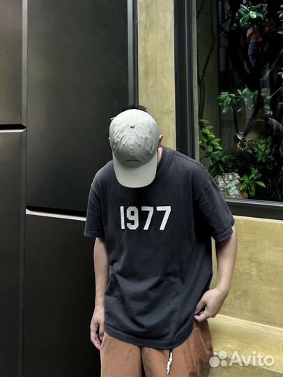 Футболка Essentials Tee Iron 1977 Оригинал