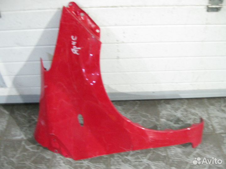 Крыло правое Toyota Yaris