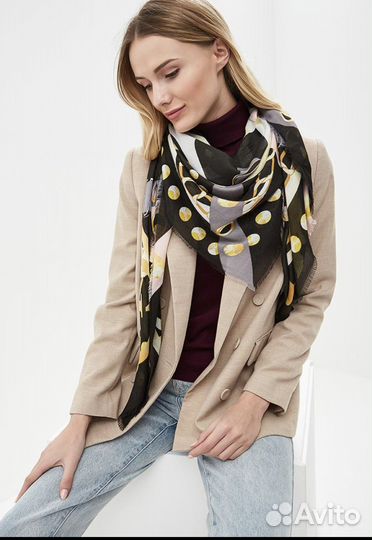 Платок Guess, сумка Furla