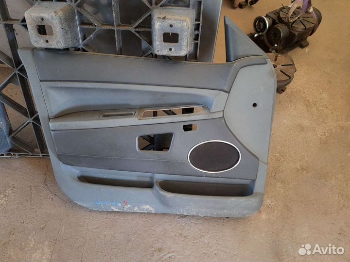 Обивка двери Jeep Grand Cherokee