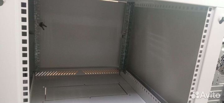 Коммуникационный шкаф настенный 19дюймов