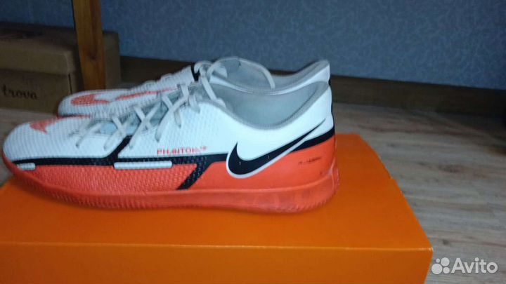 Футбольные бутсы Nike