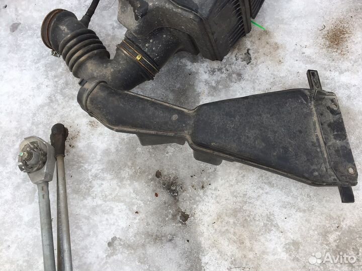 Корпус воздушного фильтра Мицубиси Лансер 9